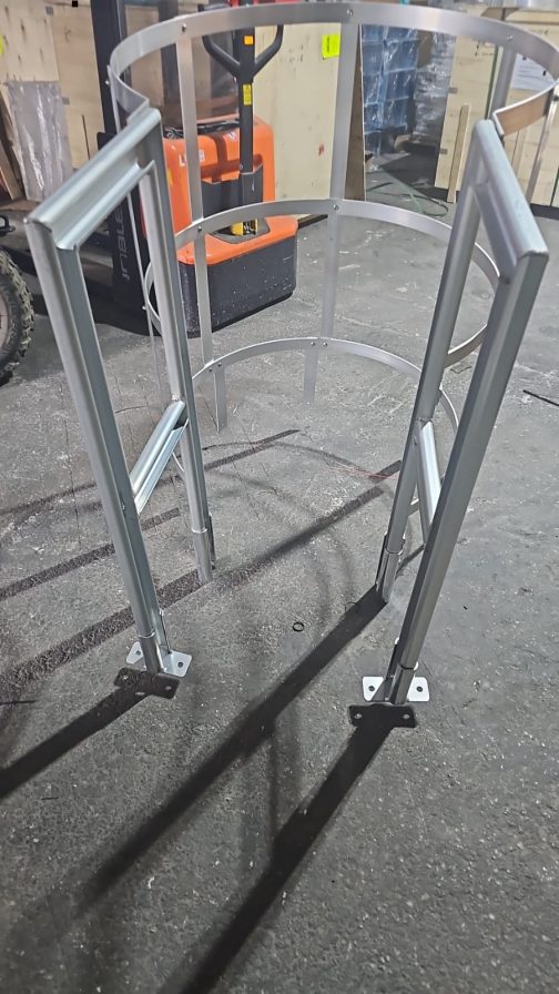 ⁦סולם אלומיניום עלייה לגג, עד גובה 750 ס"מ, עם הגנה מגובה 200 ס"מ⁩ – תמונה ⁦4⁩