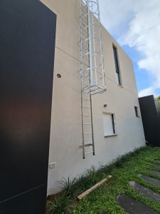 סולם עלייה לגג בב"ש